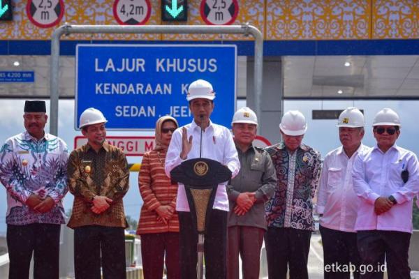 Resmikan Jalan Tol Pertama di Kalimantan, Presiden Jokowi: Bisa Tingkatkan Konektivitas