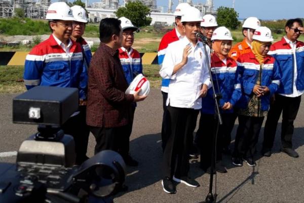 Jokowi Minta Menteri BUMN dan Pertamina Cepat Selesaikan Kilang Minyak di Tuban
