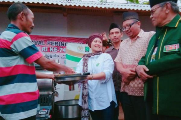 Luluk Nur Hamidah Berikan Paket Alat Pengolah Kopi untuk Petani Wonogiri