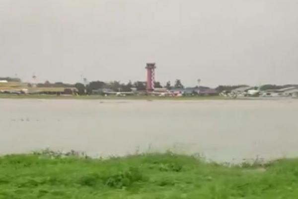 Runway Bandara Halim Diterjang Banjir, Penerbangan Disetop