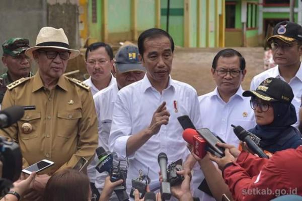 Presiden Jokowi Perintahkan Segera Perbaiki 30 Jembatan dan 19 Sekolah Rusak di Lebak