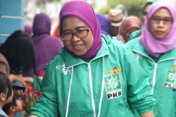 Perempuan Bangsa PKB Bantu Korban Banjir di Sukajaya Bogor