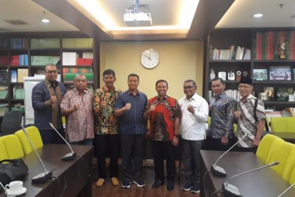 Bahas Kondisi Tambang dan Listrik Desa, DPRD Riau Temui Abdul Wahid