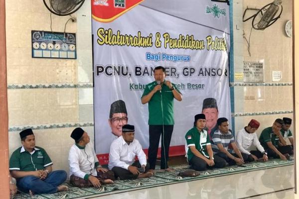 Kawal Pelaksanaan UU Pesantren, Irmawan Serahkan Bantuan Bus ke Ponpes Ruhul Falah