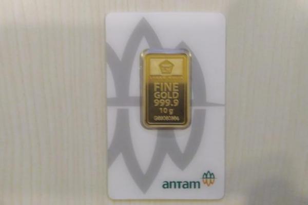 Harga Emas Batangan Antam Turun Rp 10.000 Per Gram