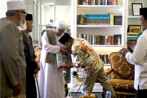 Gus Muhaimin Terima Kunjungan Sejumlah Ulama Sepuh Asal Aceh