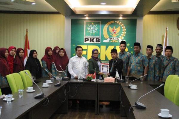 Belasan Guru LP Maarif Mengadu ke Fraksi PKB DPR