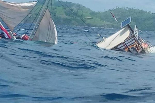Kapal yang Ditumpangi Wartawan Kepresidenan Terbalik di Labuan Bajo