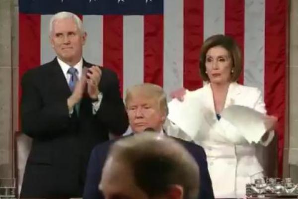 Aksi Nancy Pelosi Robek Pidato Donald Trump Sita Perhatian Publik