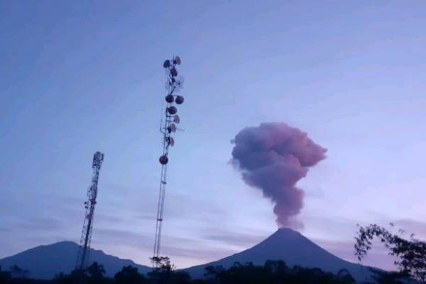 Gunung Merapi Erupsi Pagi Ini, Status Waspada