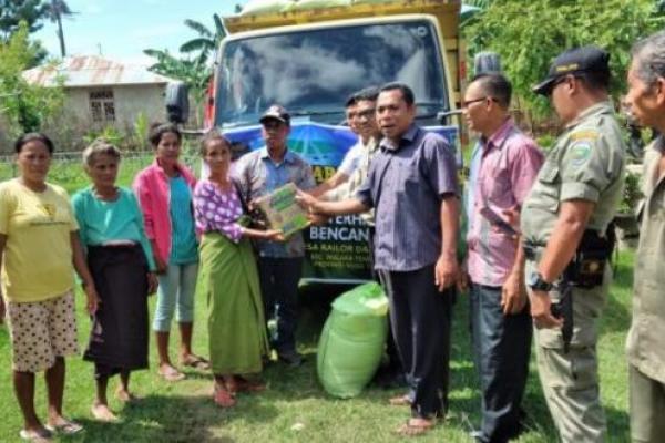 Edward Tannur Salurkan Bantuan untuk Korban Puting Beliung di Malaka