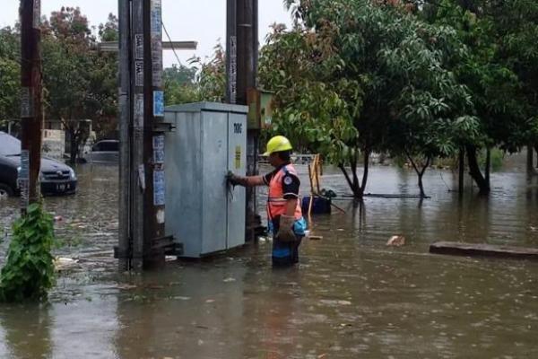 PLN Kembali Nyalakan 247 Gardu Listrik Pascabanjir Jakarta