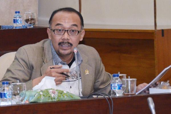 Komisi II DPR Minta Pemerintah Serius Tuntaskan Persoalan Tenaga Honorer K2