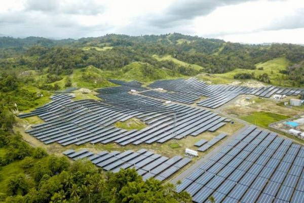 Menengok Sekilas ke Ladang Panel Surya Terbesar di RI