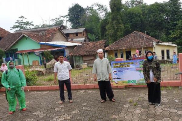 Tim NEM Semprot Disinfektan di Cianjur dan Kota Bogor