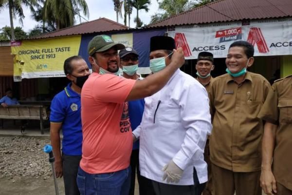 Satgas COVID PKB Padang Pariaman Semprot Fasilitas Umum dan Rumah Warga