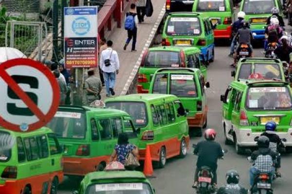 Kadin: Pendapatan Sektor Transportasi Turun 50 Persen