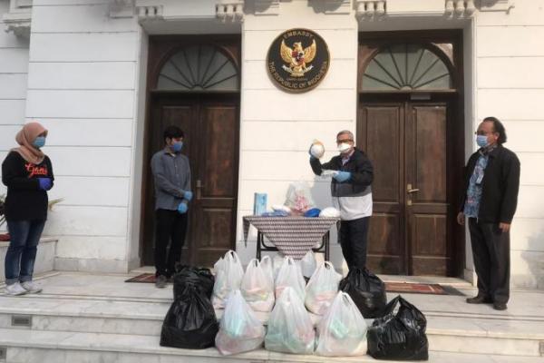 KBRI Kairo dan PPMI Mesir Berikan Bantuan Logistik kepada Mahasiswa Asal Indonesia