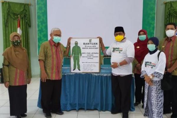 PKB Jepara Salurkan Bantuan 50 Baju Hazmat ke RSI Sultan Hadlirin