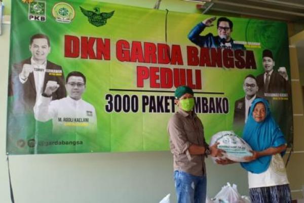 DKN Garda Bangsa Peduli Bagikan Ribuan Paket Sembako