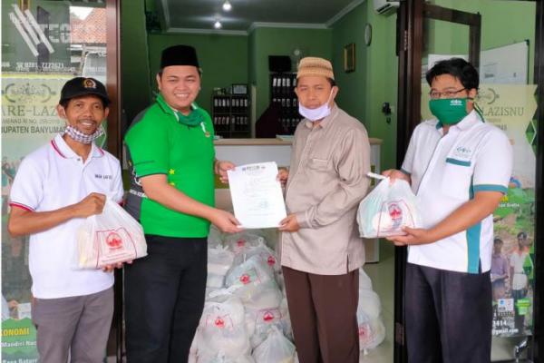 Ketua FPKB DPRD Jateng, Sarif Abdillah Serahkan Bantuan Sembako ke PCNU Banyumas