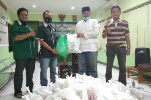 Legislator PKB Jateng Serahkan Bantuan Sembako ke PCNU Kota Surakarta