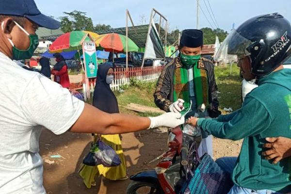 DPC PKB Konawe Utara Bagikan Masker ke Masyarakat di Pasar Tradisional