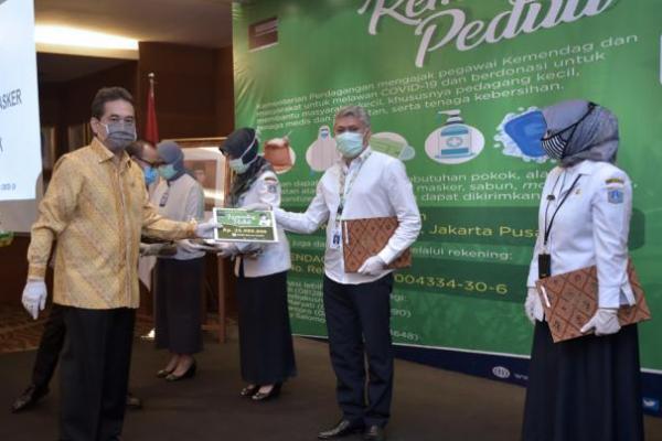 Menteri Agus Suparmanto Serahkan Bantuan Alat Medis ke Tiga RS di Jakarta
