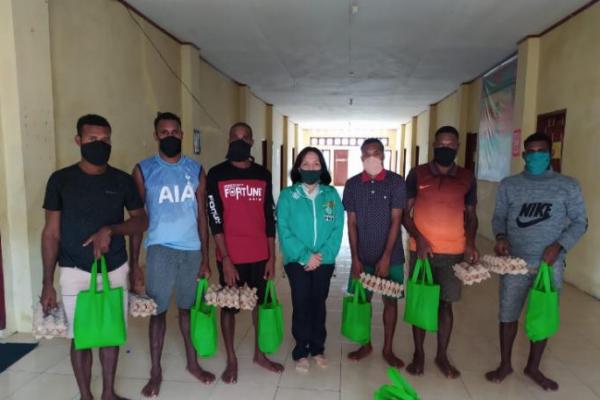 Mualaf Hingga Mahasiswa Asal Papua Terima Bantuan dari Sjerly M Lumi