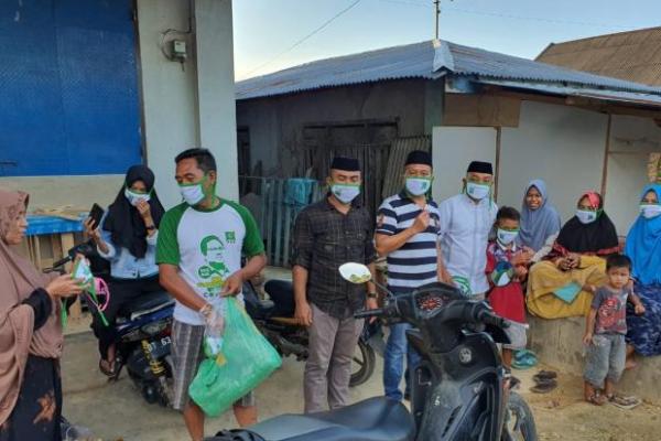 DPC PKB Konkep Bagikan Masker dan Sembako