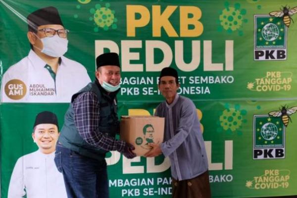 PKB Serahkan 1000 Paket Sembako untuk Guru Ngaji di Bandung Barat