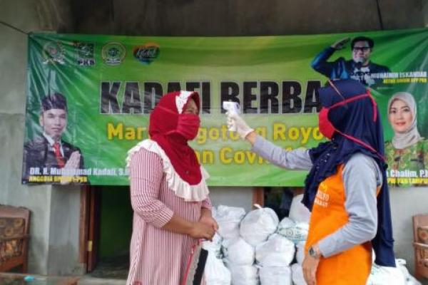 Tim Kadafi Berbagi Semakin Gencar Bagikan Sembako ke Masyarakat Lampung