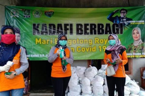 KDV Center Bagikan Sembako, Bupati Pesawaran Dendy: Terima Kasih Pak Kadafi