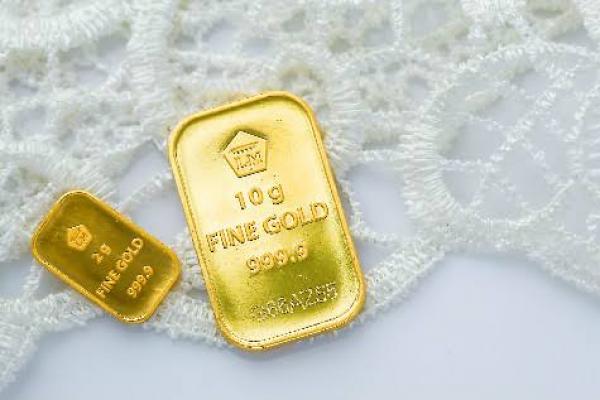 Akhir Pekan Harga Emas Antam Rp 974.000 Per Gram