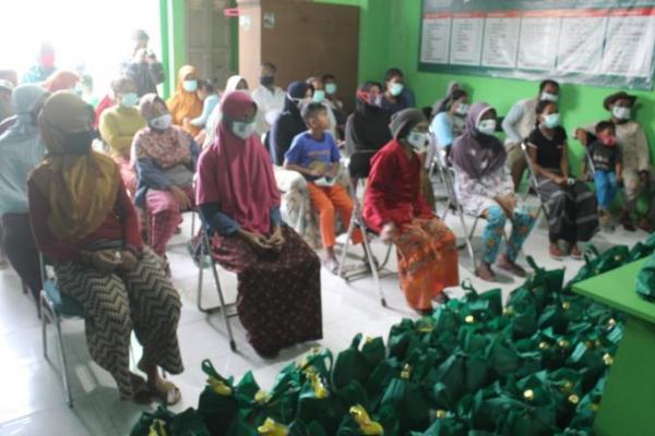 PKB Indramayu Salurkan 1000 Paket Sembako untuk Korban PHK Hingga Jompo
