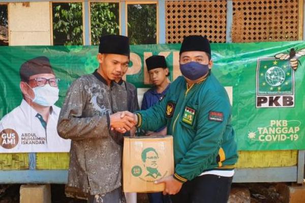 Peduli Guru Ngaji di Pandeglang, PKB Bagikan 1000 Paket Sembako