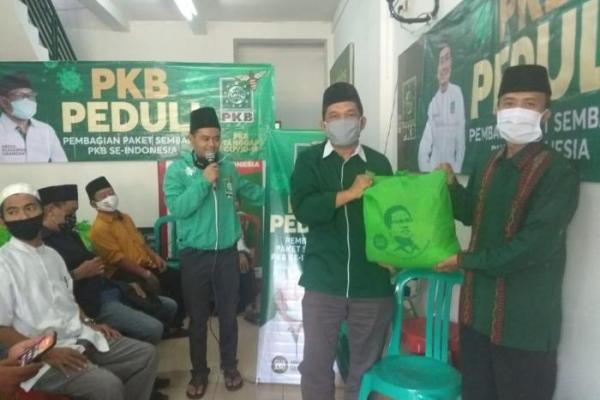 PKB Depok Salurkan 1000 Paket Sembako Cak Imin ke Guru Ngaji