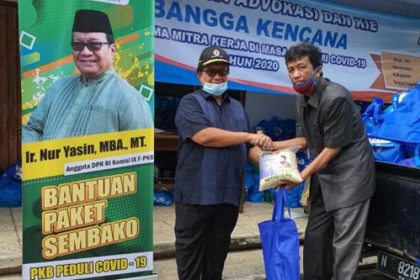 Selain Masker dan HS, Legislastor PKB Nur Yasin Bagikan 40 Ton Beras ke Masyarakat