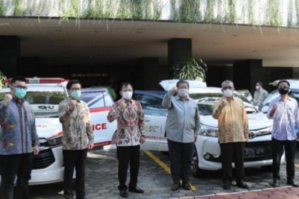 Kemenkes Terima Bantuan 3 Ambulan dan Jasa Antar Jemput Nakes Covid-19