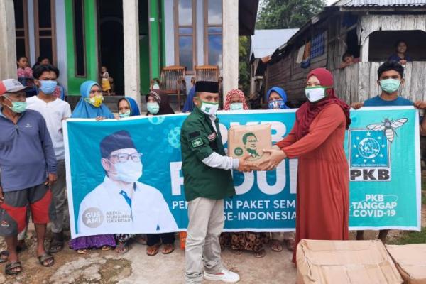 Bantuan Sembako Cak Imin Ringankan Beban Warga Kabupaten Muna Jelang Idul Fitri