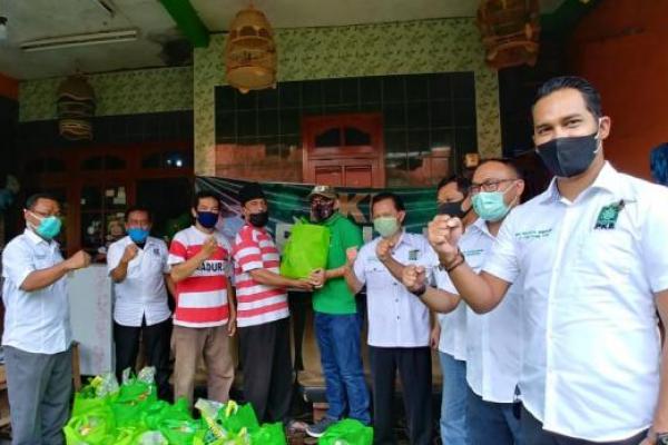 Terus Bergerak, PKB Semarang Santuni Pemijat dan Tukang Cukur