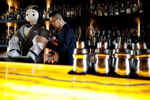 Covid-19: Robot Menjadi Bartender di Bar Korea Selatan