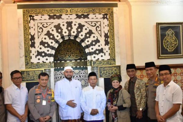 Luluk Nur Hamidah Silaturahmi dengan Habib Syech Abdul Qodir Assegaf