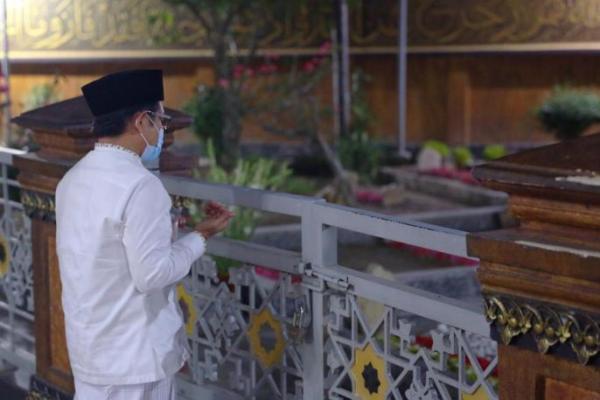 Ke Tebuireng, Cak Imin Takziyah dan Ziarah Makam Gus Zaki