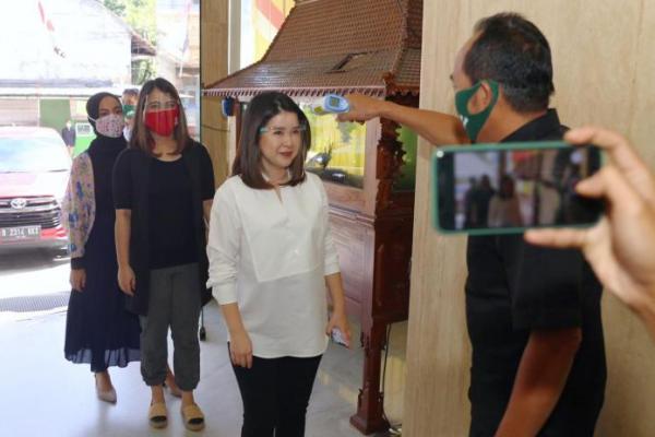 Grace Natalie dan Petinggi PSI Temui Cak Imin di Markas PKB