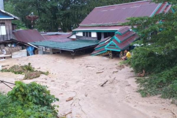 Ketua PKB Sulsel Instruksikan Semua Anggota Legislatif Bantu Korban Banjir Masamba