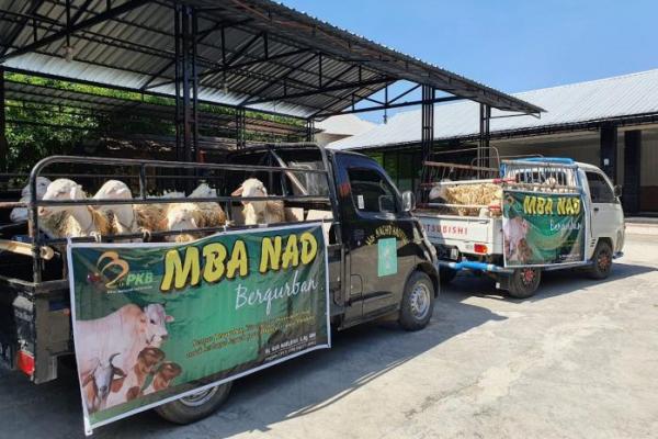 Serahkan Hewan Kurban, Mbak Nad: Mari Berbagi di Masa Pandemi