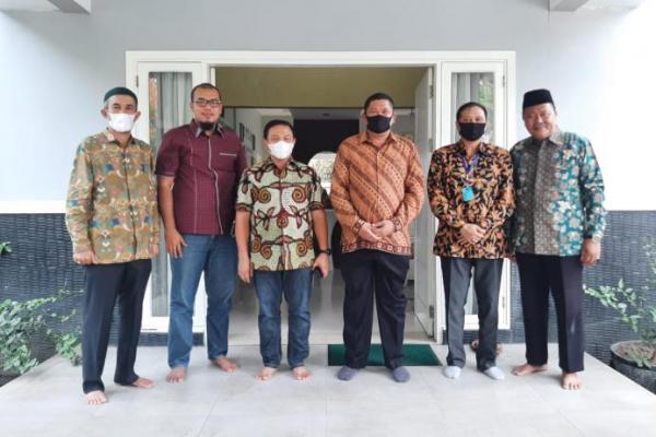 Rajut Silaturahmi, Wakapolda Riau Kunjungi Kediaman Anggota DPR Abdul Wahid