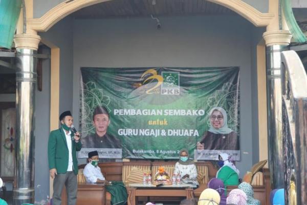 Nur Nadlifah Serahkan Paket Sembako untuk Guru Ngaji dan Duafa