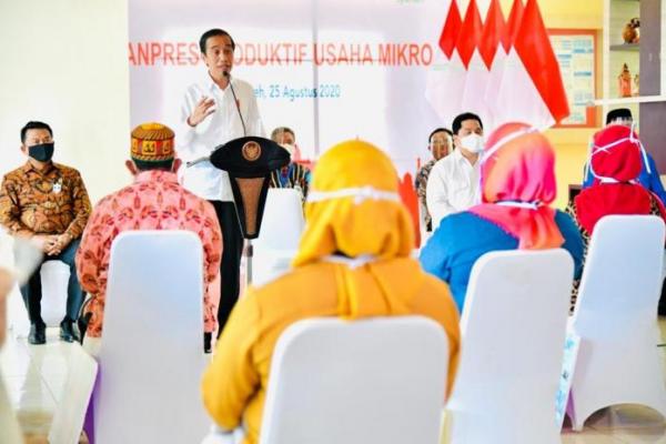 Bantu UMKM, Jokowi Berikan Banpres Produktif untuk 220 Pelaku Usaha di Aceh